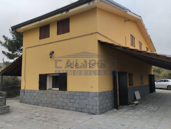 casa indipendente in vendita a Ragalna