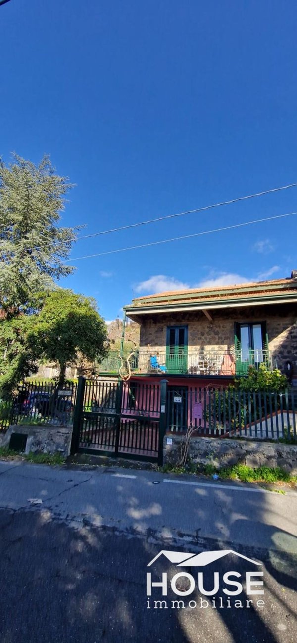 casa indipendente in vendita a Ragalna