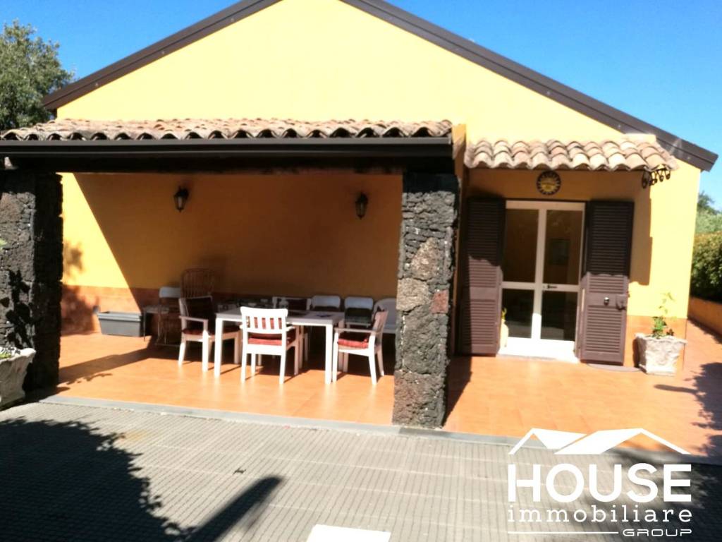 casa indipendente in vendita a Ragalna
