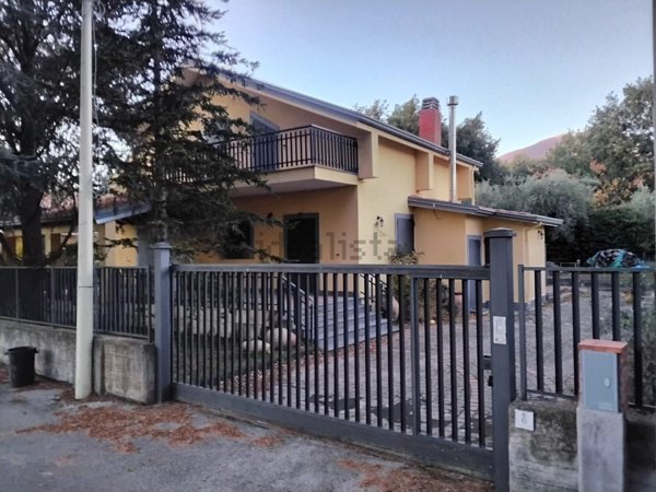casa indipendente in vendita a Ragalna