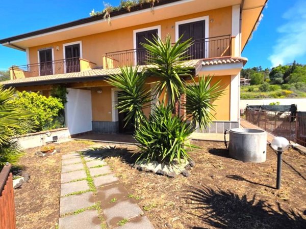 casa indipendente in vendita a Ragalna