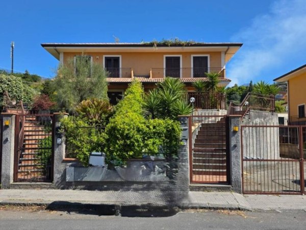 casa indipendente in vendita a Ragalna