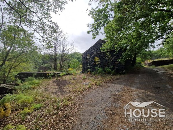 terreno edificabile in vendita a Ragalna