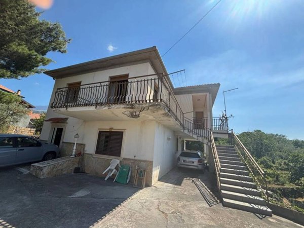 casa indipendente in vendita a Ragalna