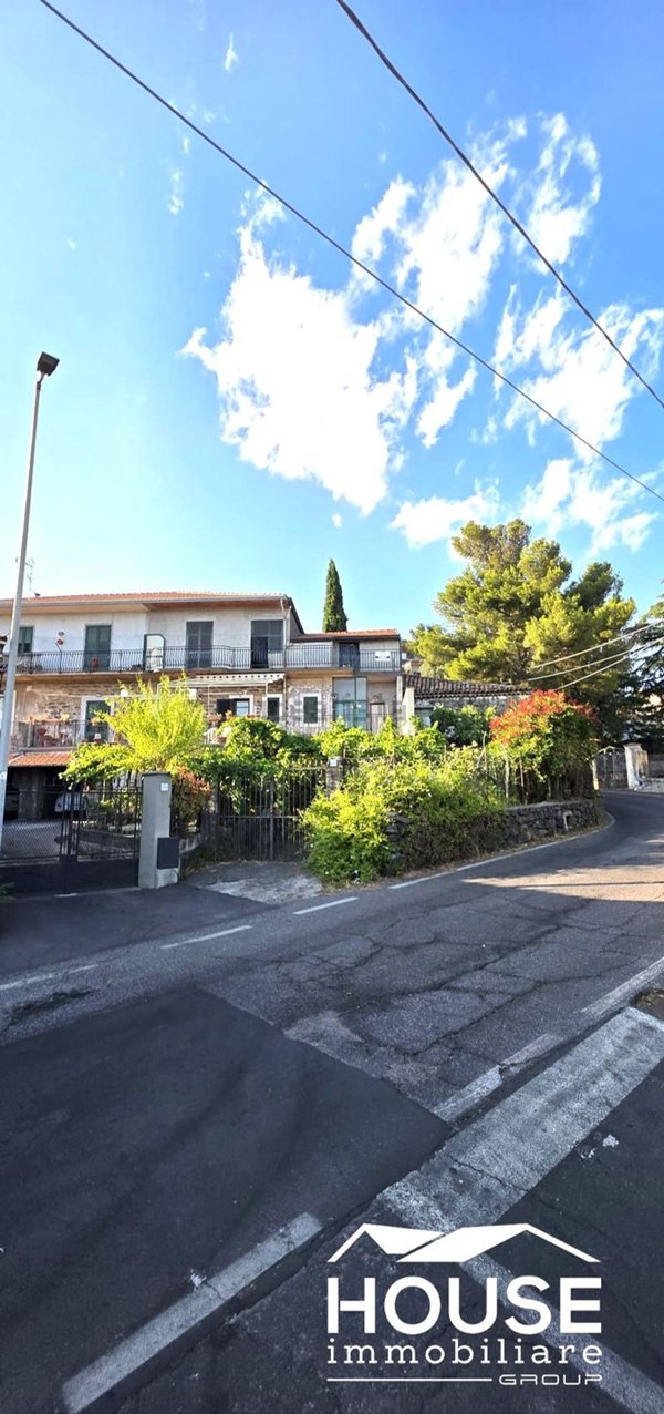 casa semindipendente in vendita a Ragalna