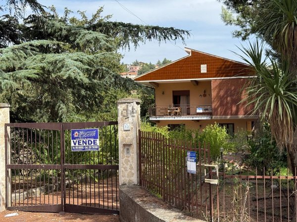 casa indipendente in vendita a Ragalna
