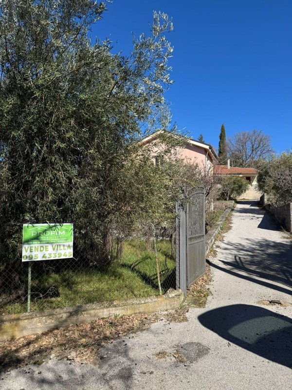 casa indipendente in vendita a Ragalna