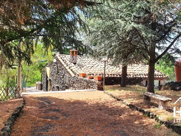 casa indipendente in vendita a Ragalna