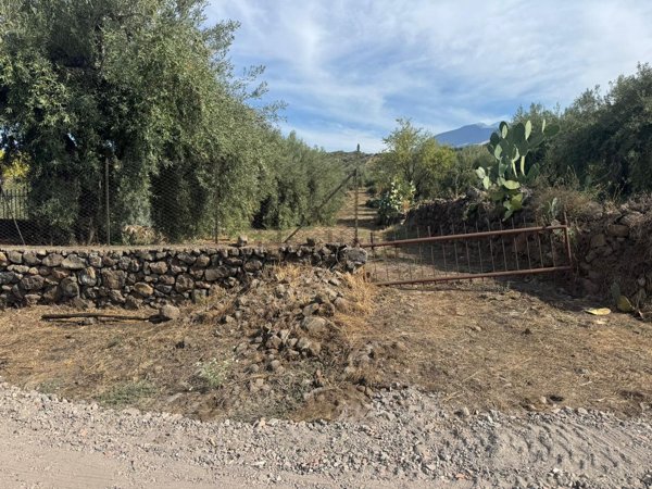 terreno in vendita a Ragalna