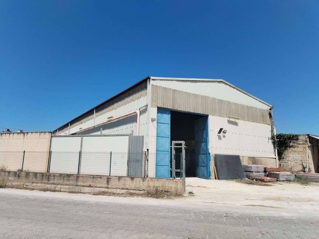 locale commerciale in vendita ad Acate