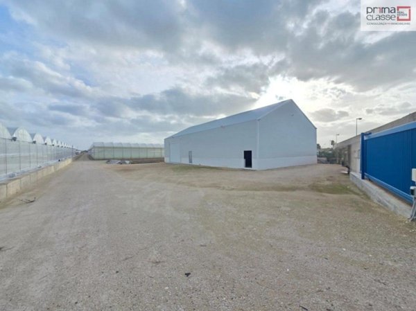 negozio in vendita ad Acate in zona Marina di Acate