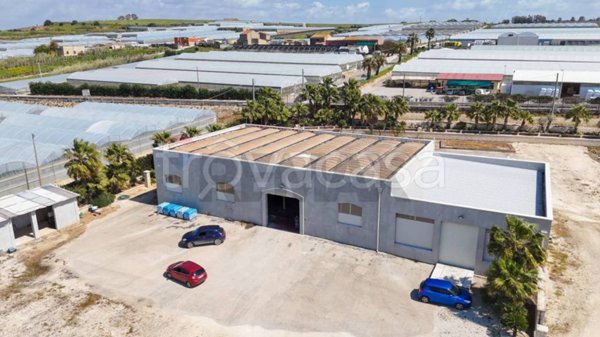 negozio in vendita ad Acate in zona Marina di Acate