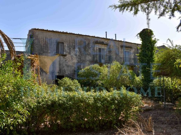 casa indipendente in vendita a Chiaramonte Gulfi