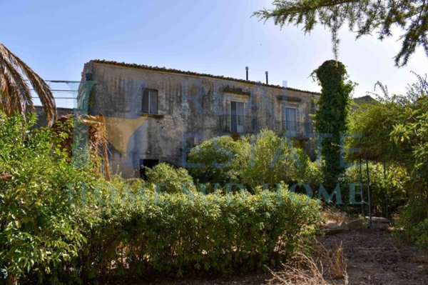 casa indipendente in vendita a Chiaramonte Gulfi