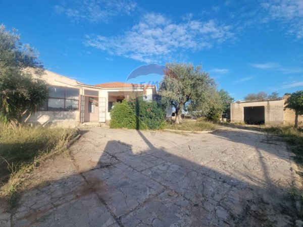 casa indipendente in vendita a Chiaramonte Gulfi