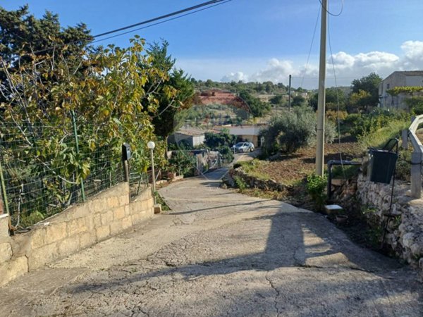 casa indipendente in vendita a Chiaramonte Gulfi