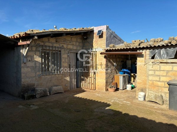casa indipendente in vendita a Chiaramonte Gulfi