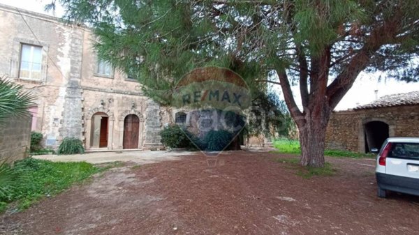 casa semindipendente in vendita a Chiaramonte Gulfi