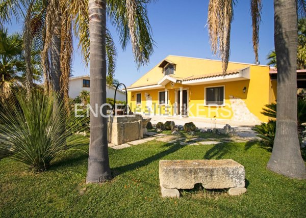 casa indipendente in vendita a Chiaramonte Gulfi