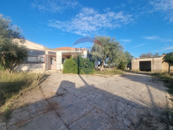 casa indipendente in vendita a Chiaramonte Gulfi