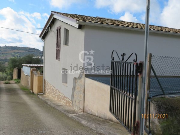 casa indipendente in vendita a Chiaramonte Gulfi
