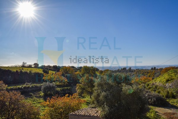 casa indipendente in vendita a Chiaramonte Gulfi