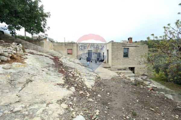 casa indipendente in vendita a Chiaramonte Gulfi