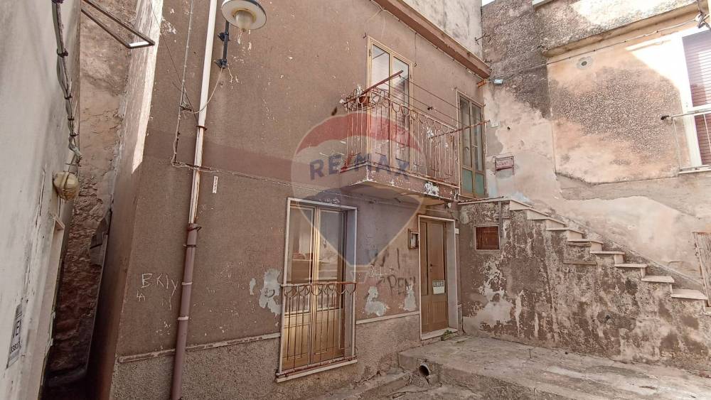 casa indipendente in vendita a Chiaramonte Gulfi