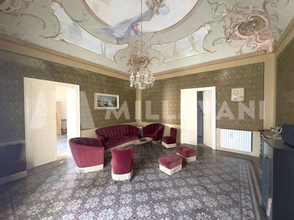 intera palazzina in vendita a Chiaramonte Gulfi