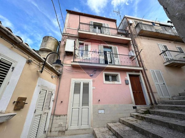 casa indipendente in vendita a Chiaramonte Gulfi
