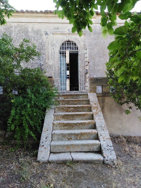 casa indipendente in vendita a Chiaramonte Gulfi