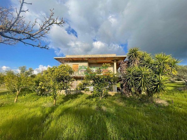 casa indipendente in vendita a Chiaramonte Gulfi