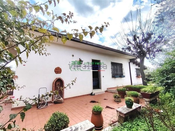 casa indipendente in vendita a Chiaramonte Gulfi