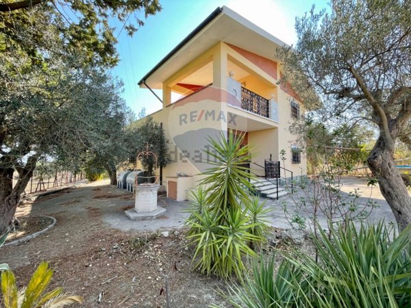 casa indipendente in vendita a Chiaramonte Gulfi