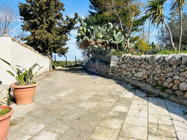 casa indipendente in vendita a Chiaramonte Gulfi