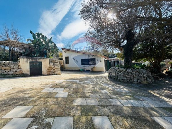 casa indipendente in vendita a Chiaramonte Gulfi
