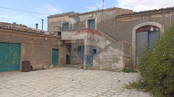 casa indipendente in vendita a Chiaramonte Gulfi
