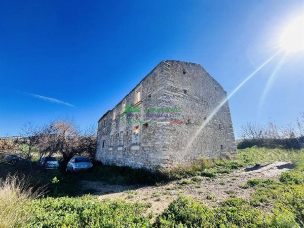 casa indipendente in vendita a Chiaramonte Gulfi