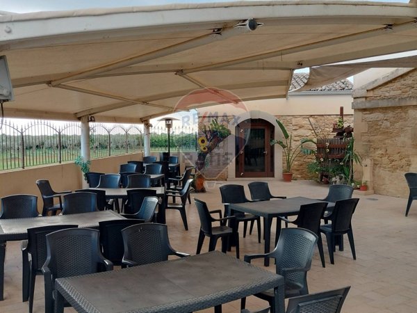 negozio in vendita a Chiaramonte Gulfi in zona Roccazzo