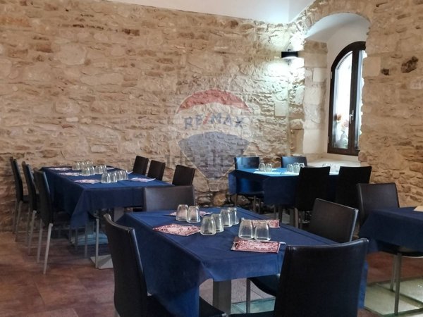 negozio in vendita a Chiaramonte Gulfi in zona Roccazzo