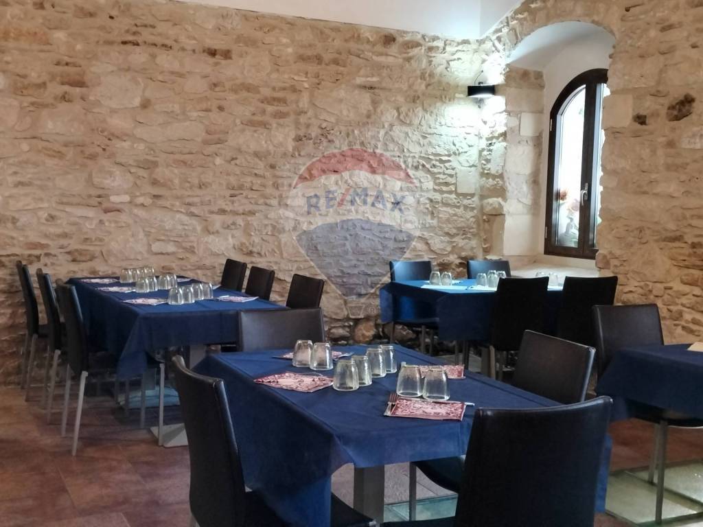 negozio in vendita a Chiaramonte Gulfi in zona Roccazzo