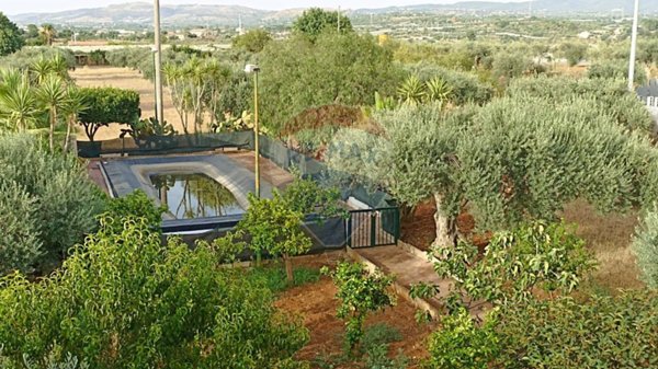 casa indipendente in vendita a Chiaramonte Gulfi in zona Roccazzo