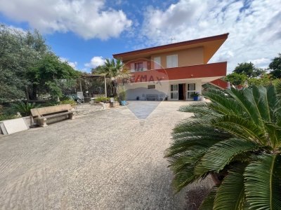 casa indipendente in vendita a Chiaramonte Gulfi