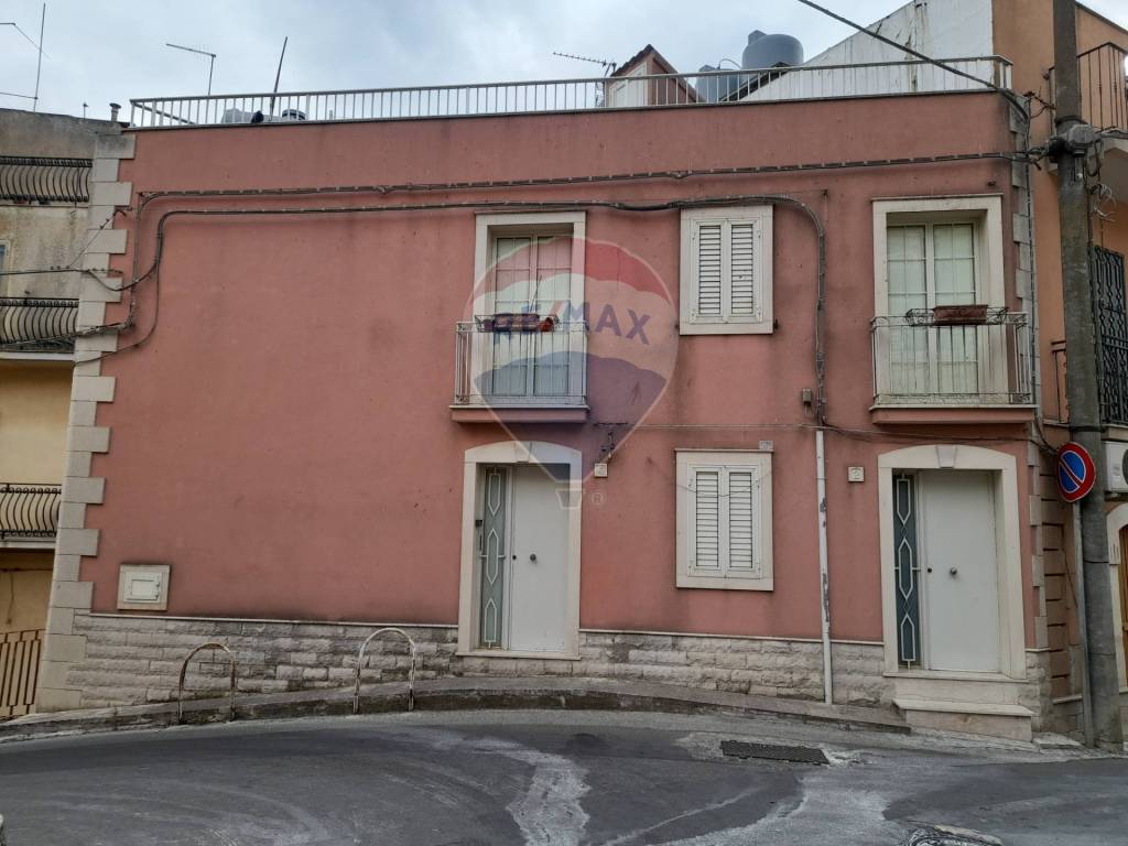 casa indipendente in vendita a Chiaramonte Gulfi