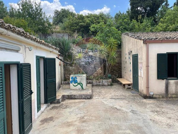 casa indipendente in vendita a Chiaramonte Gulfi