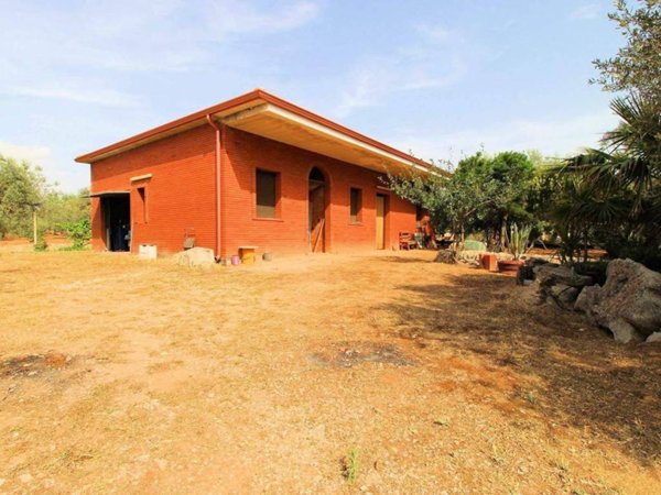 casa indipendente in vendita a Chiaramonte Gulfi