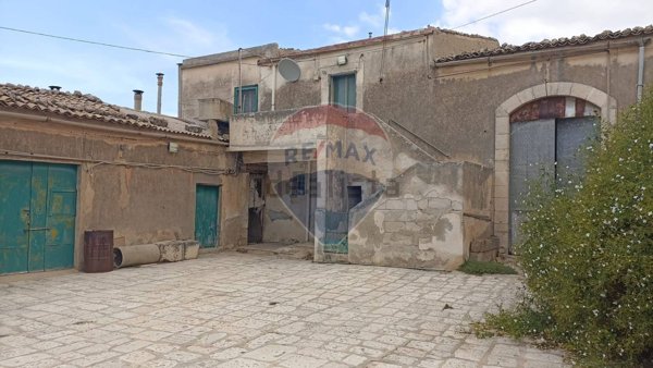 casa indipendente in vendita a Chiaramonte Gulfi