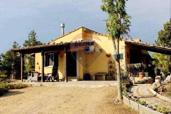 casa indipendente in vendita a Chiaramonte Gulfi