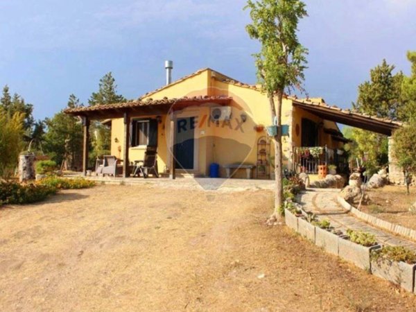 casa indipendente in vendita a Chiaramonte Gulfi