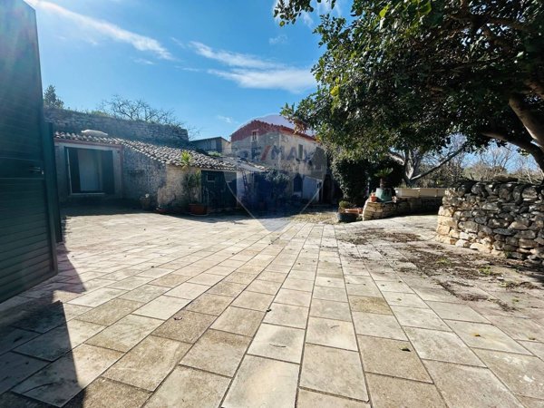 casa indipendente in vendita a Chiaramonte Gulfi
